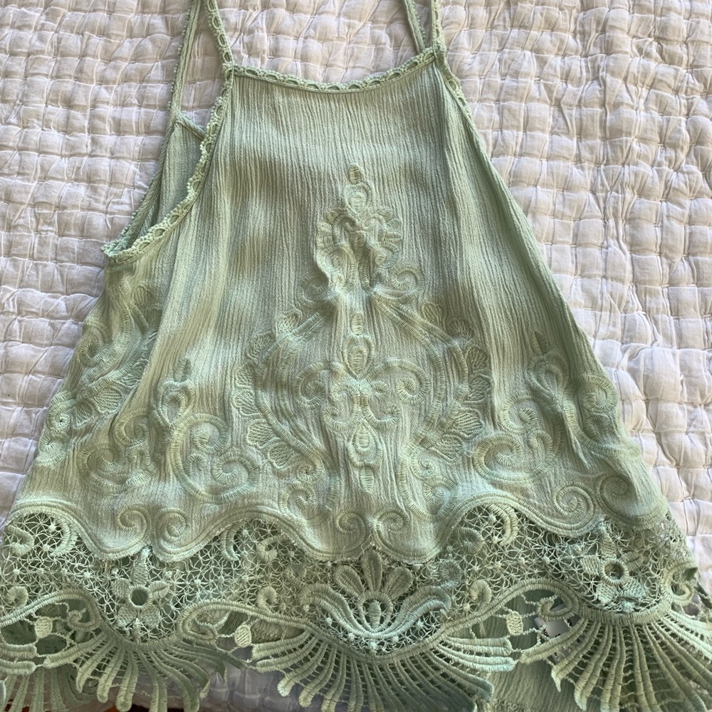 Greenish turquoise patterned t shirt